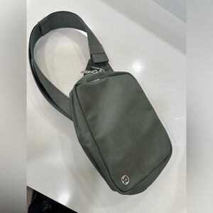 Lululemon belt bag. OS/ dark green color. Used once